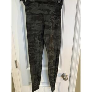 Lululemon High-Waisted Black Camo Leggings Full-Length Womens Activewear Size 4